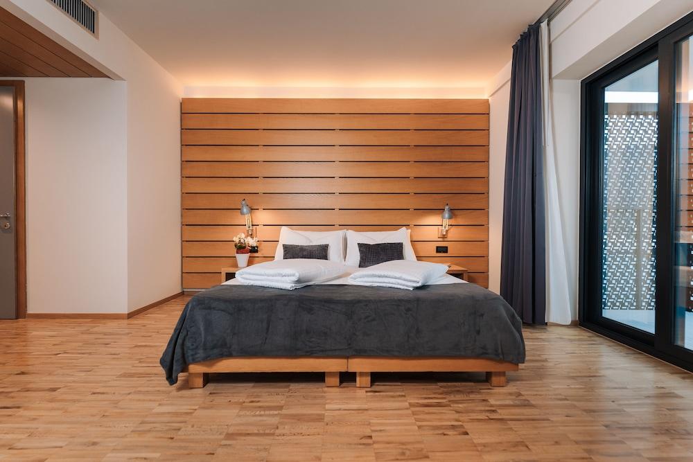 Lake Front Hotel Mirage