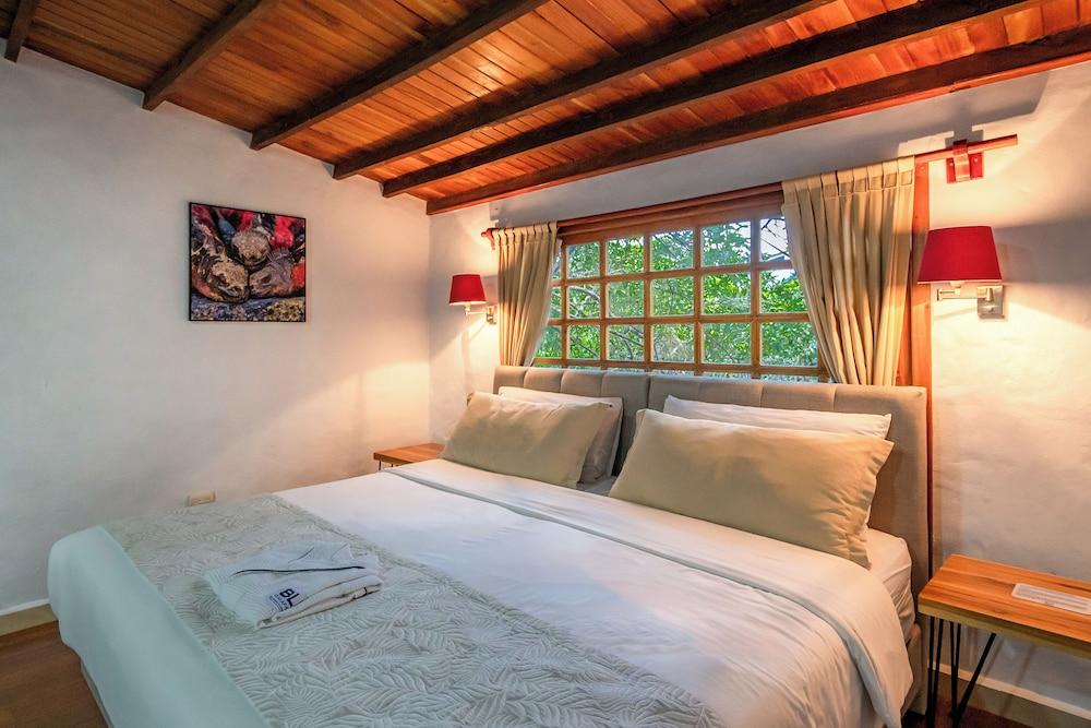 Blu Galapagos Sustainable Waterfront Lodge