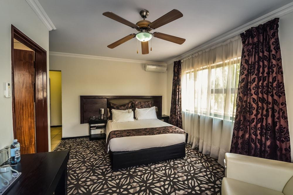 The Lakes Hotel and Conference Centre