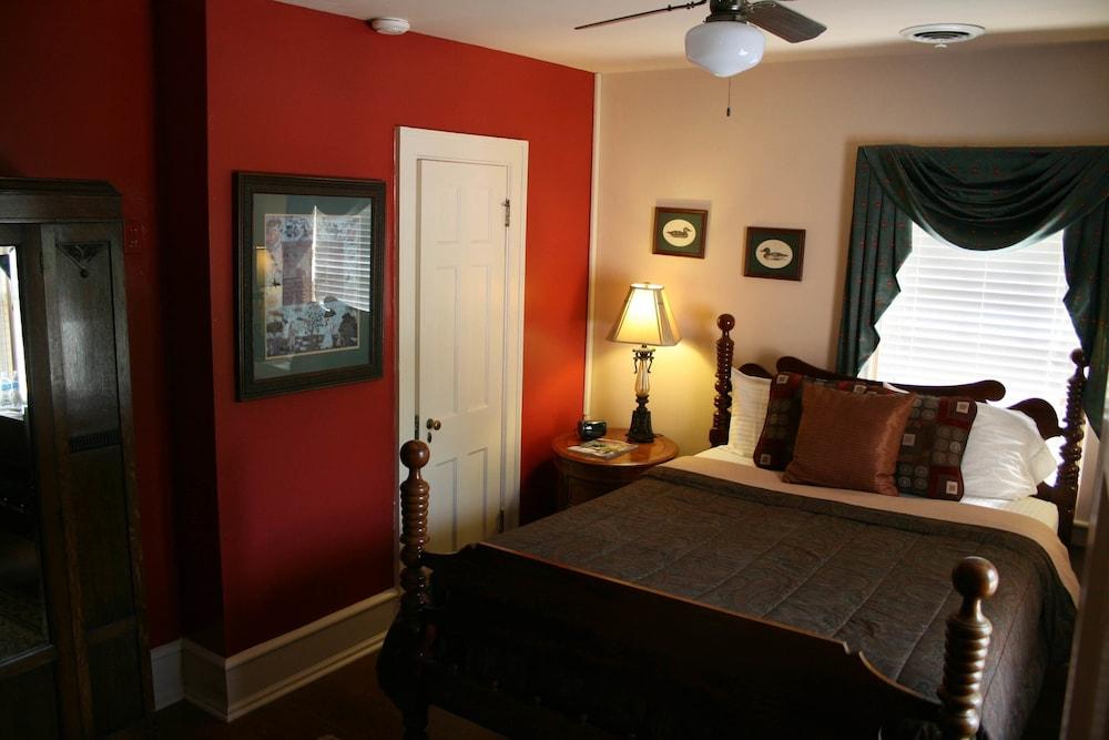 Williamsburg Manor B&B