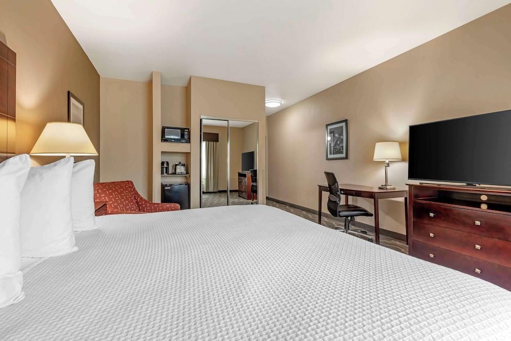 Best Western Plus Burleson Inn & Suites
