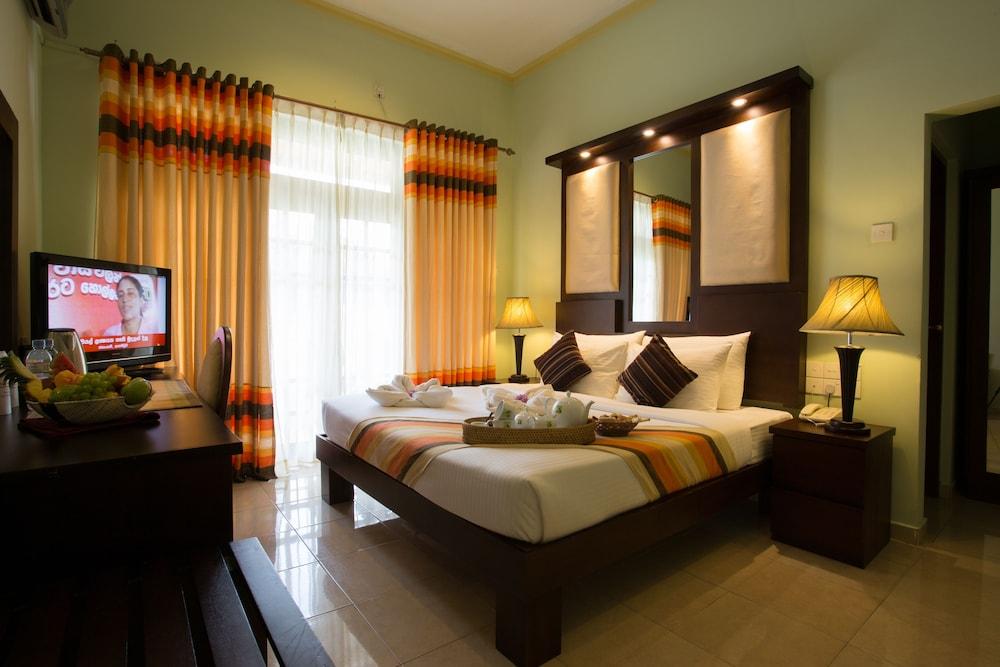 Oak Ray Serene Garden Hotel