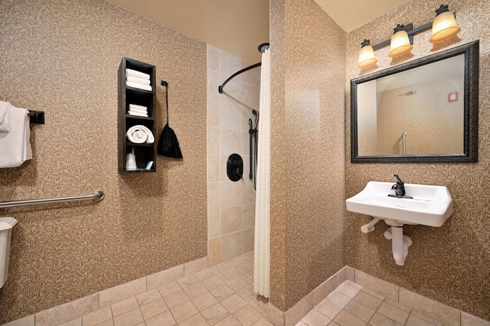 Chase On The Lake Resort Hotel