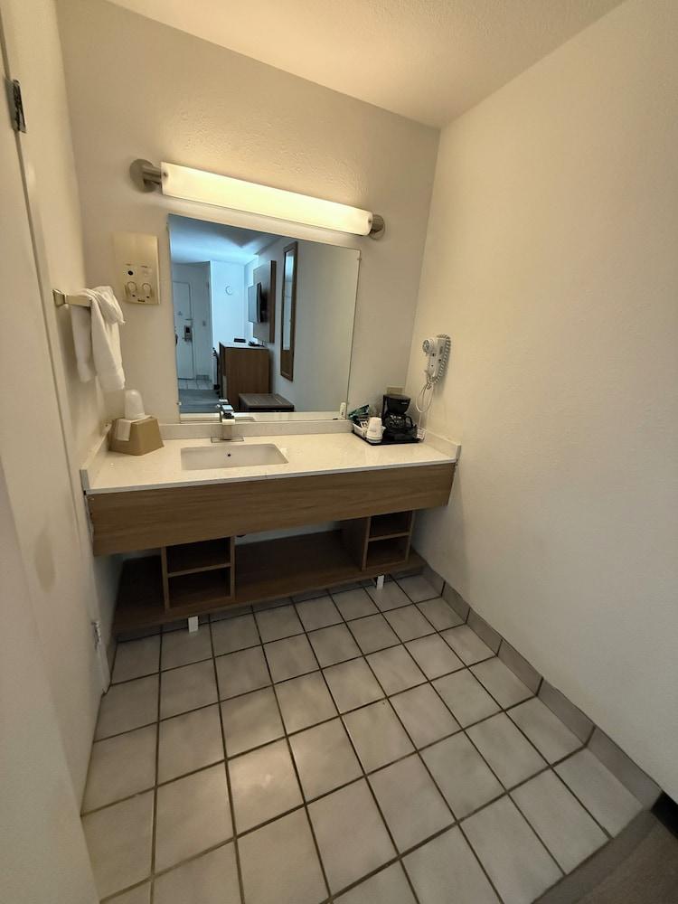 Super 8 by Wyndham Newcastle