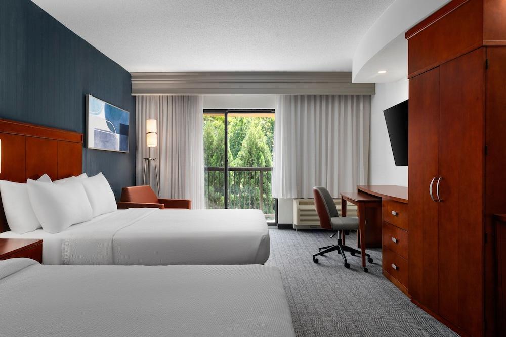 Courtyard by Marriott Richmond North