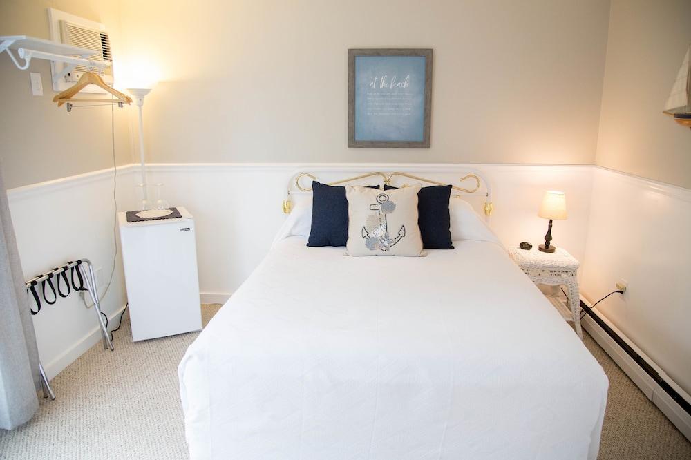 Allen Harbor Breeze Inn & Gardens