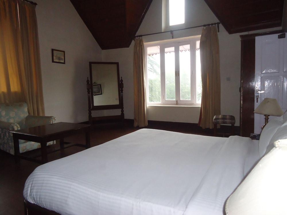 The Earl's Court, Nainital