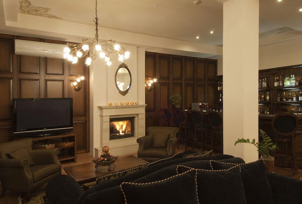 Dellas Boutique Hotel