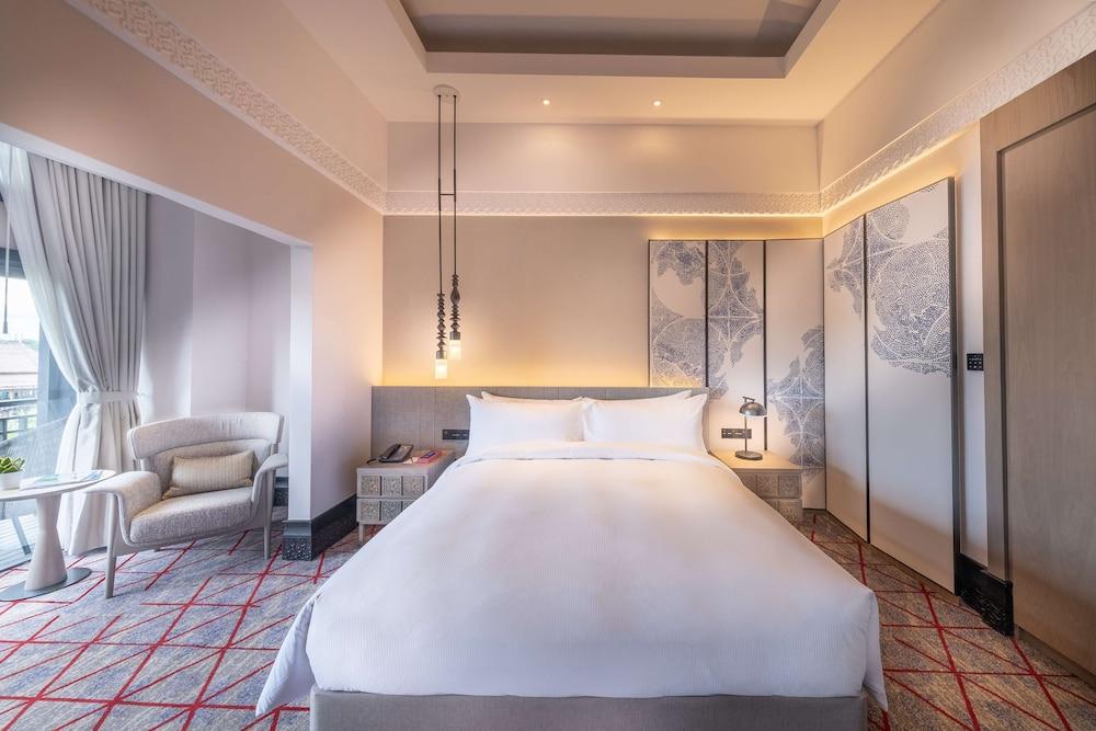 DoubleTree by Hilton Putrajaya Lakeside