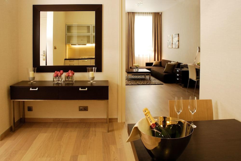 Roset Hotel & Residence