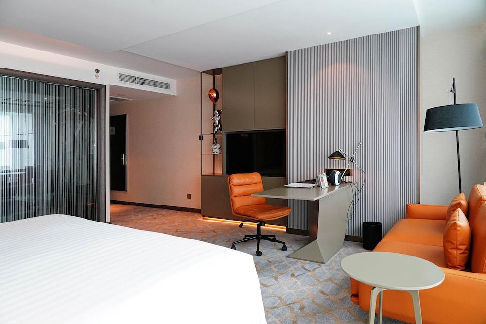 Pullman Shanghai Central-in XinTianDi & Yu Garden Area