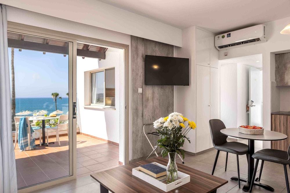 Kapetanios Aqua Resort