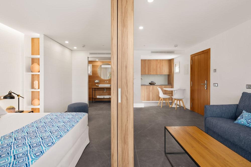 Bahía Suites Camp De Mar