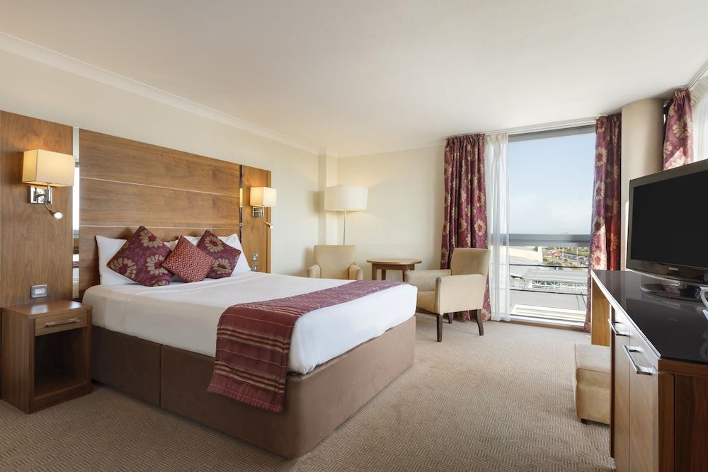 Waterfront Southport Hotel