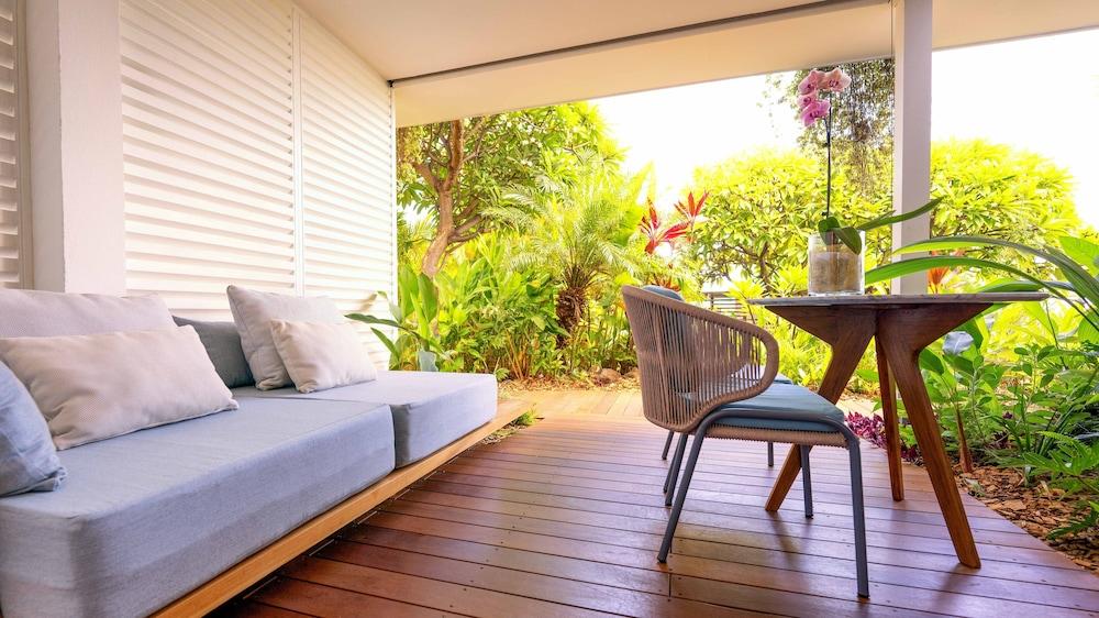 Blue Margouillat Seaview Hotel