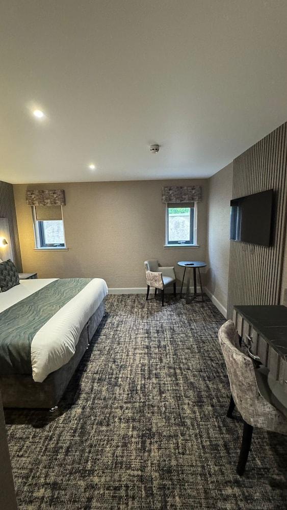 The Knowes Hotel & Restaurant