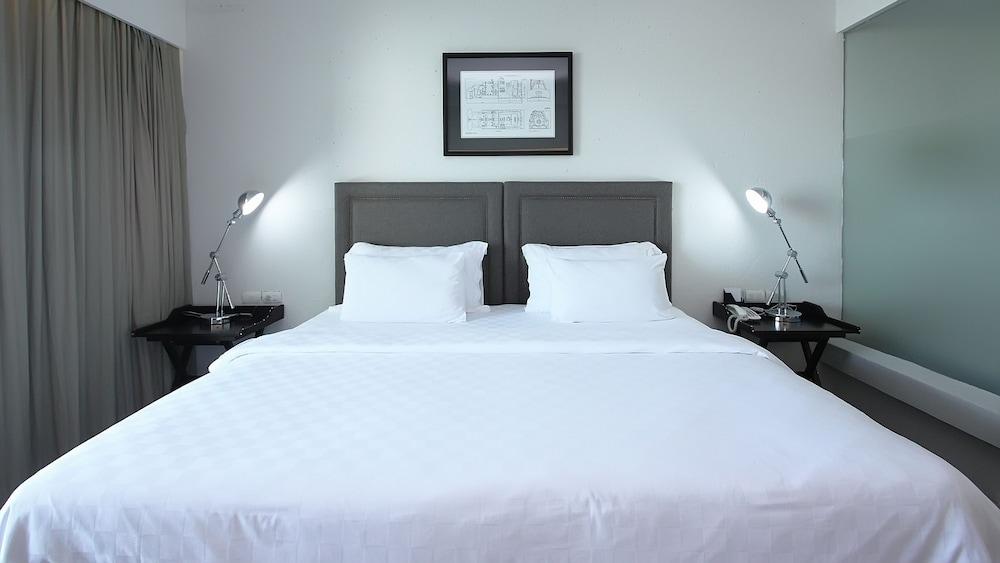 Sugar Palm Grand Hillside