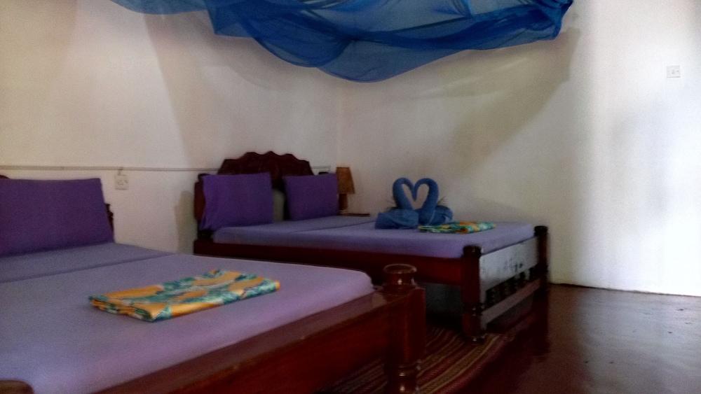 Twisted Palms Lodge & Restaurant