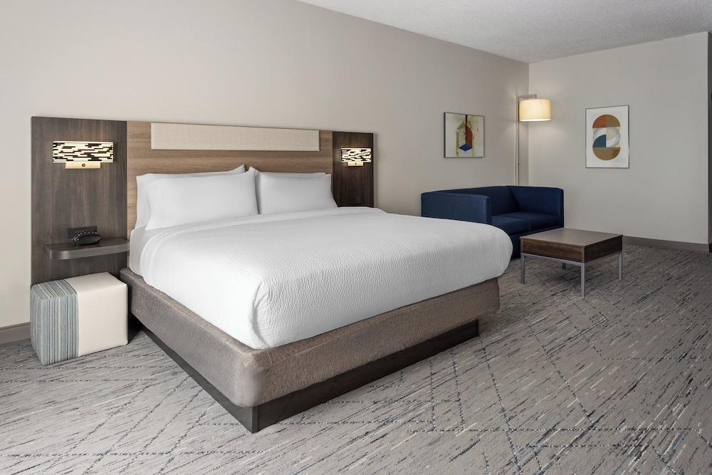 Holiday Inn Express & Suites Meriden by IHG