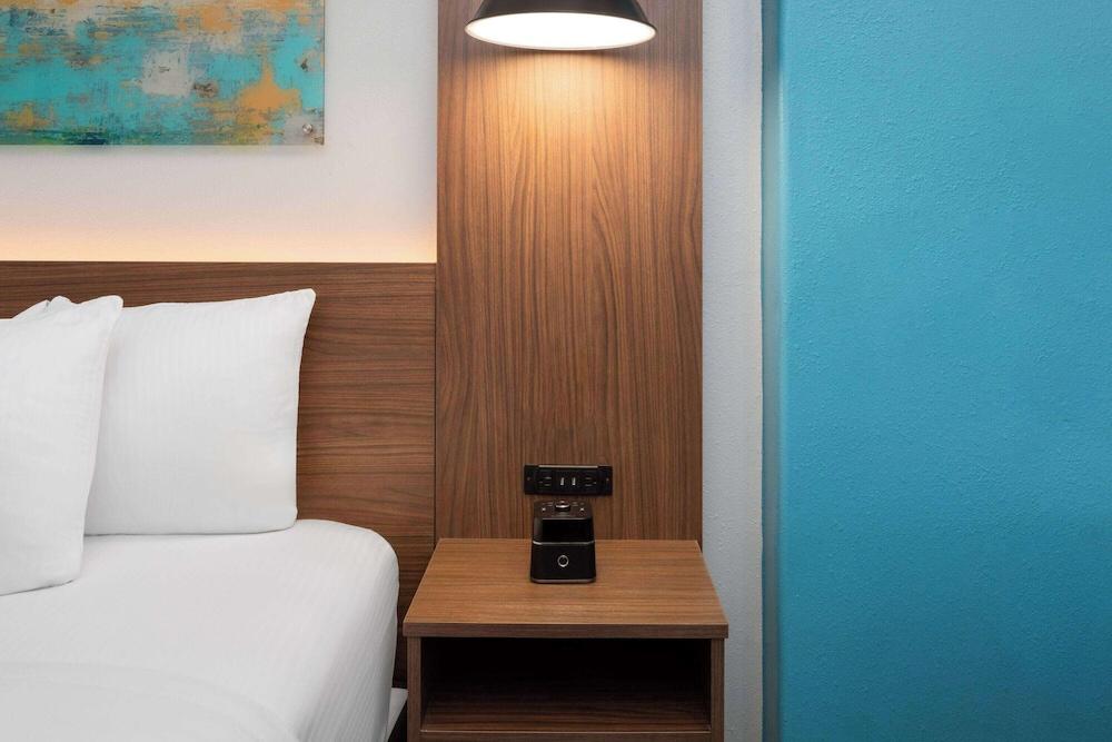 La Quinta Inn & Suites by Wyndham Angleton