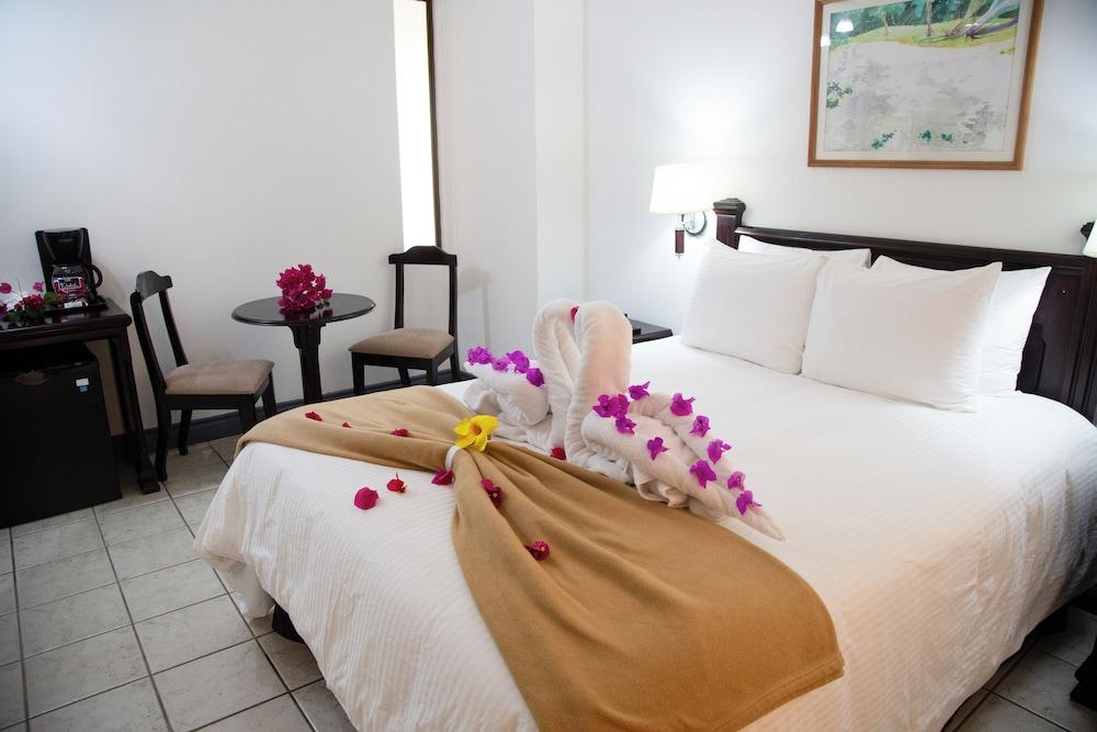 Nacazcol Hotel and Villas