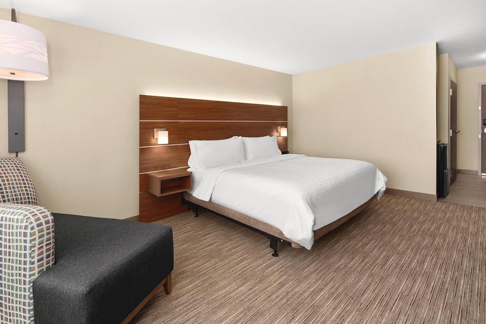 Holiday Inn Express & Suites Willows by IHG