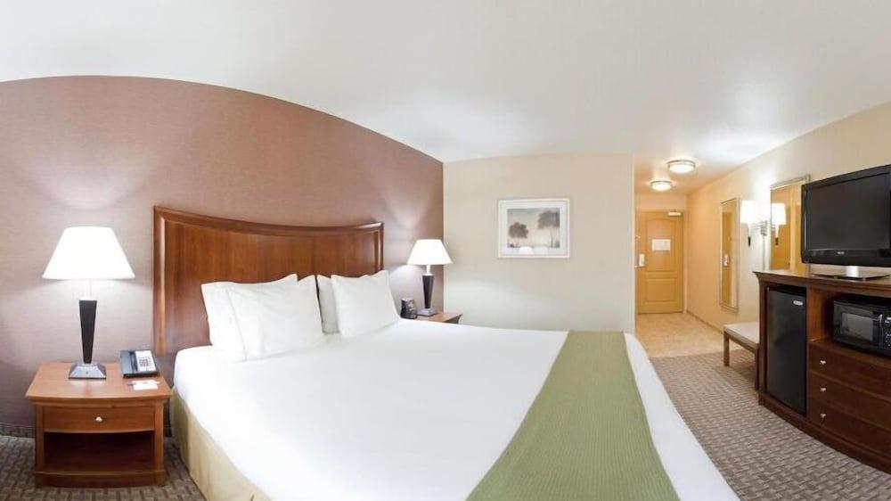 Holiday Inn Express & Suites Willows by IHG