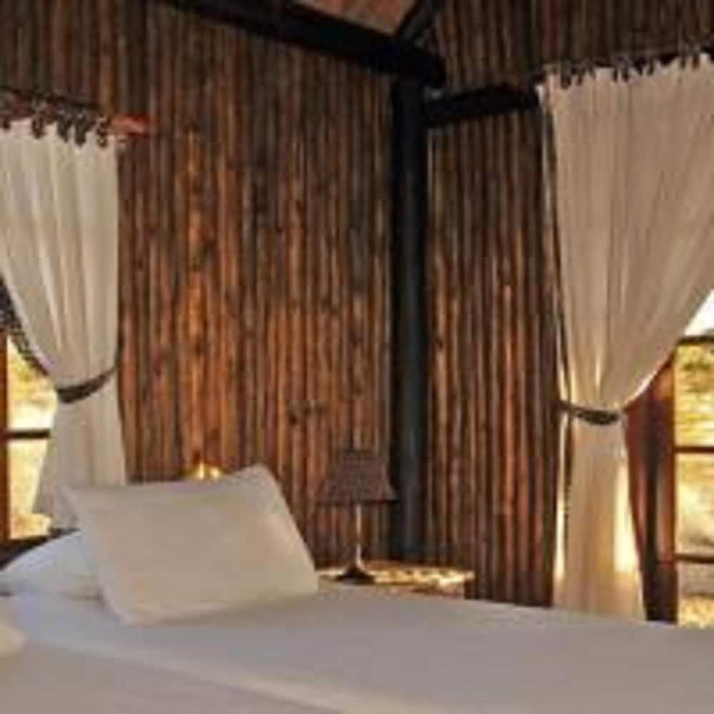Camelthorn Kalahari Lodge