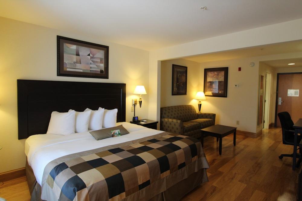 Wingate By Wyndham Lagrange