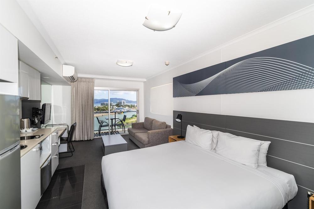 Oaks Townsville Hotel