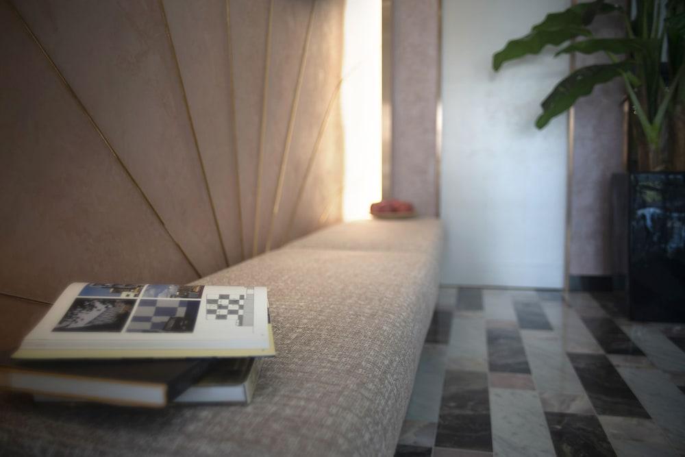 Hotel 81 Premier Princess