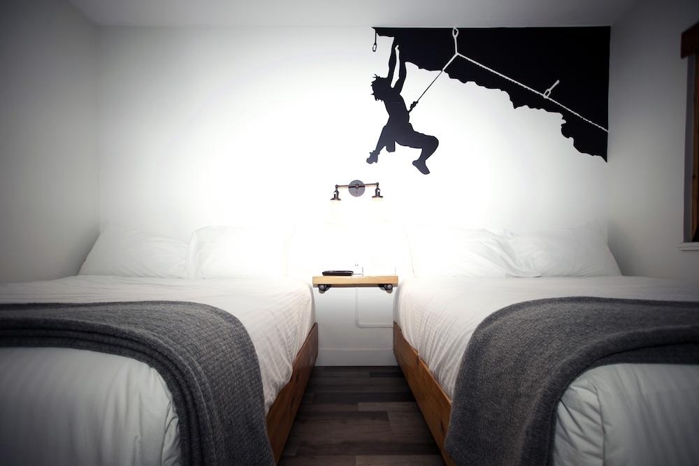 Crash Hotel Squamish