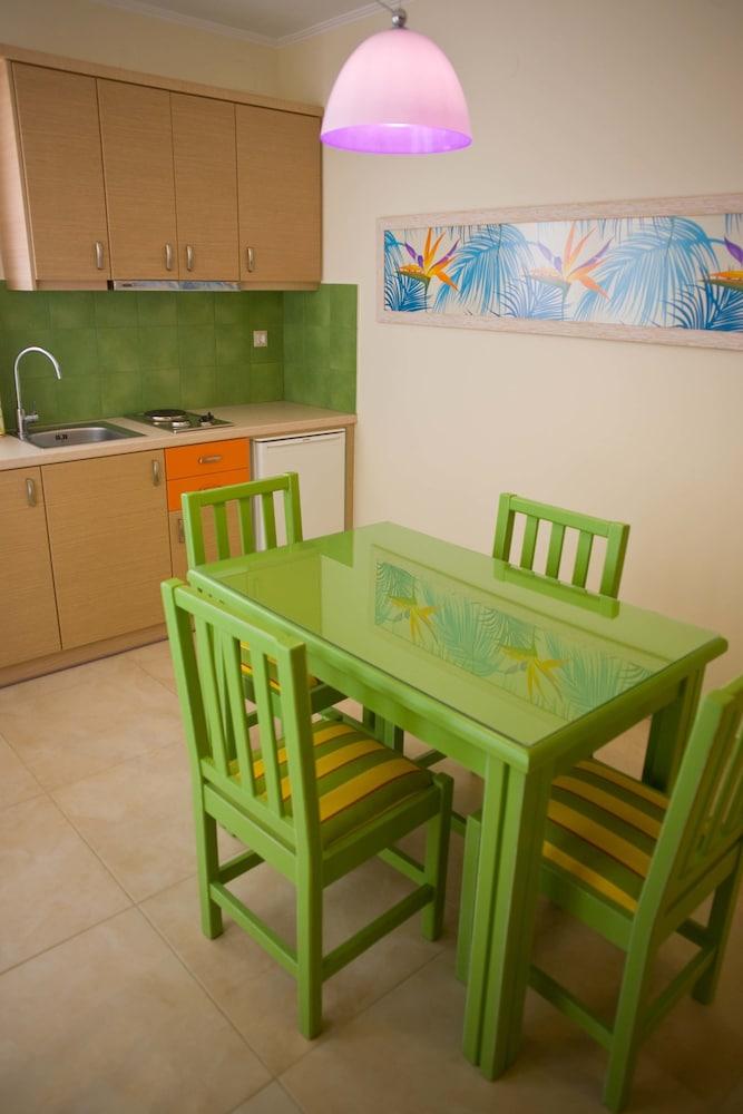 Amaryllis Hotel Apartments