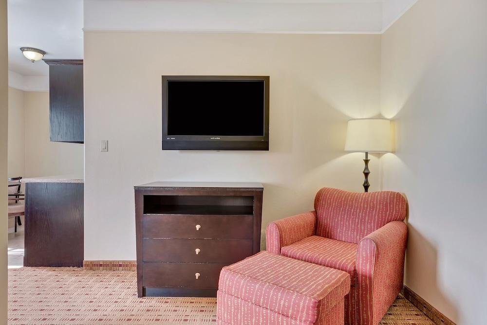 Super 8 by Wyndham Hidalgo/McAllen Area