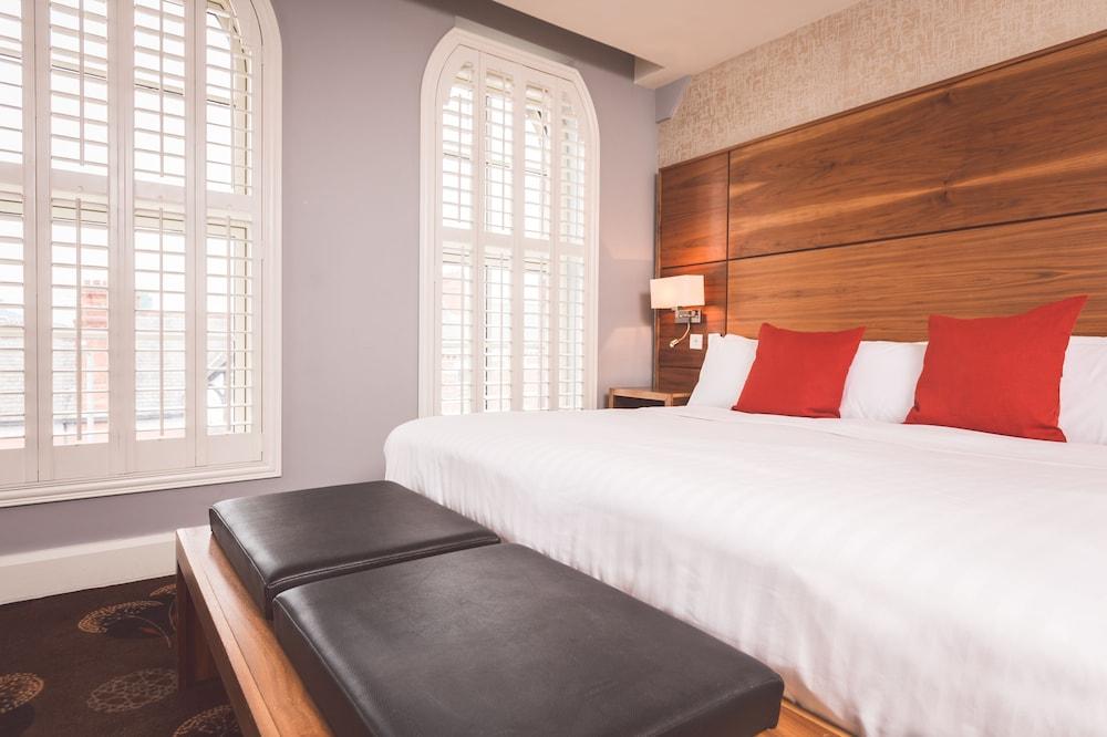 Dukes at Queens Boutique Hotel