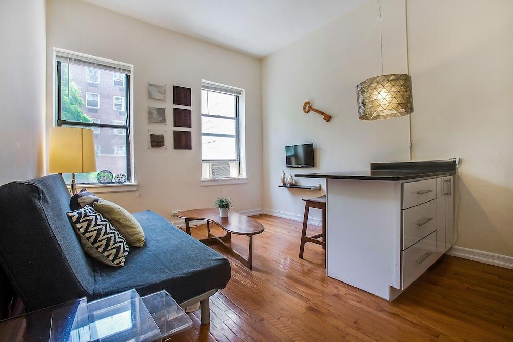 Midtown East 1 Bedroom DR08