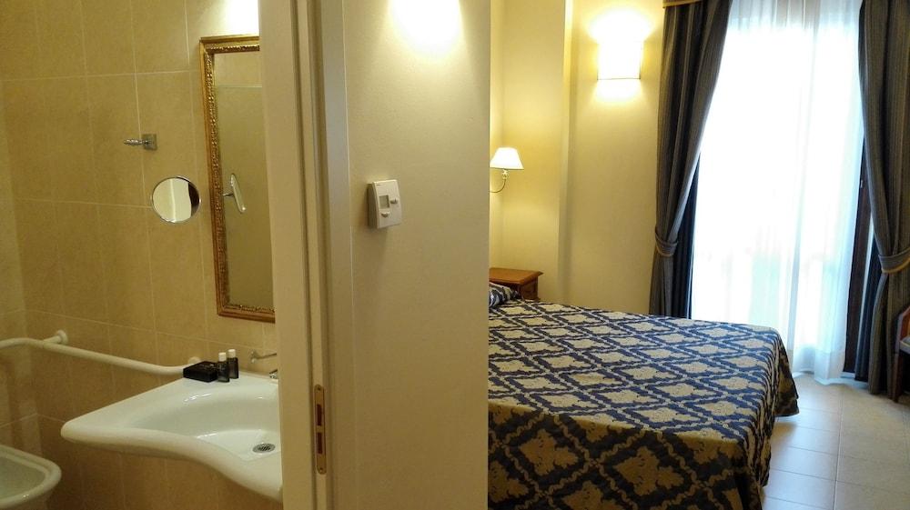 Villa Cattani Stuart XVII secolo