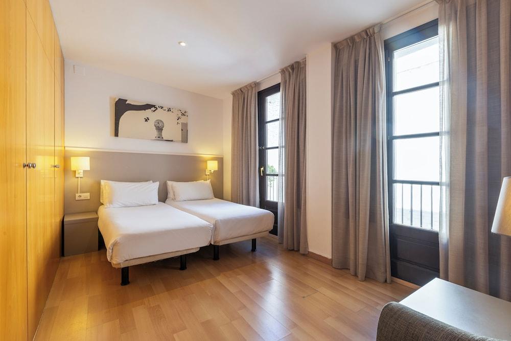 Aspasios Plaza Real Apartments