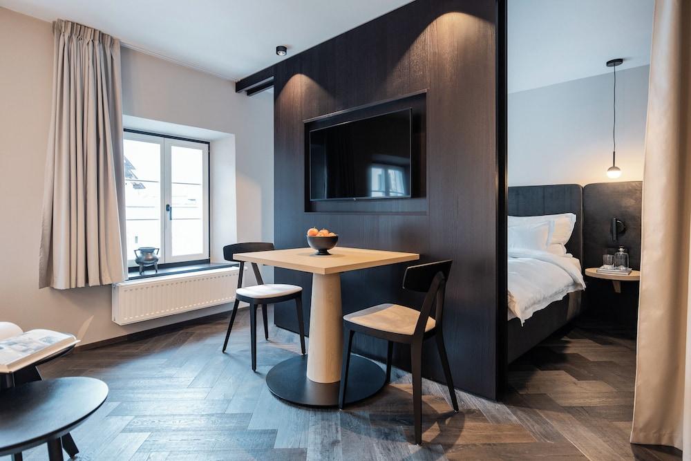 Schwarzer Adler - Concept Living