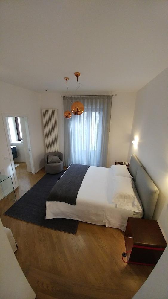 Stella CasaBono (B&B)