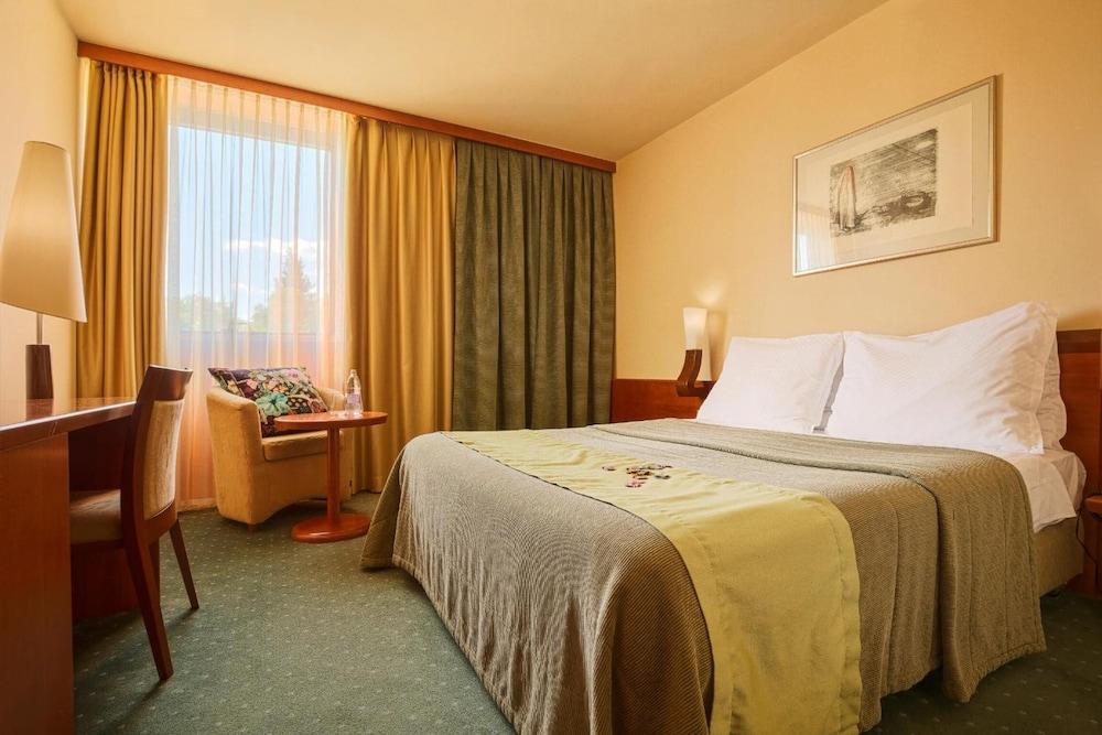 Perla, Resort & Entertainment