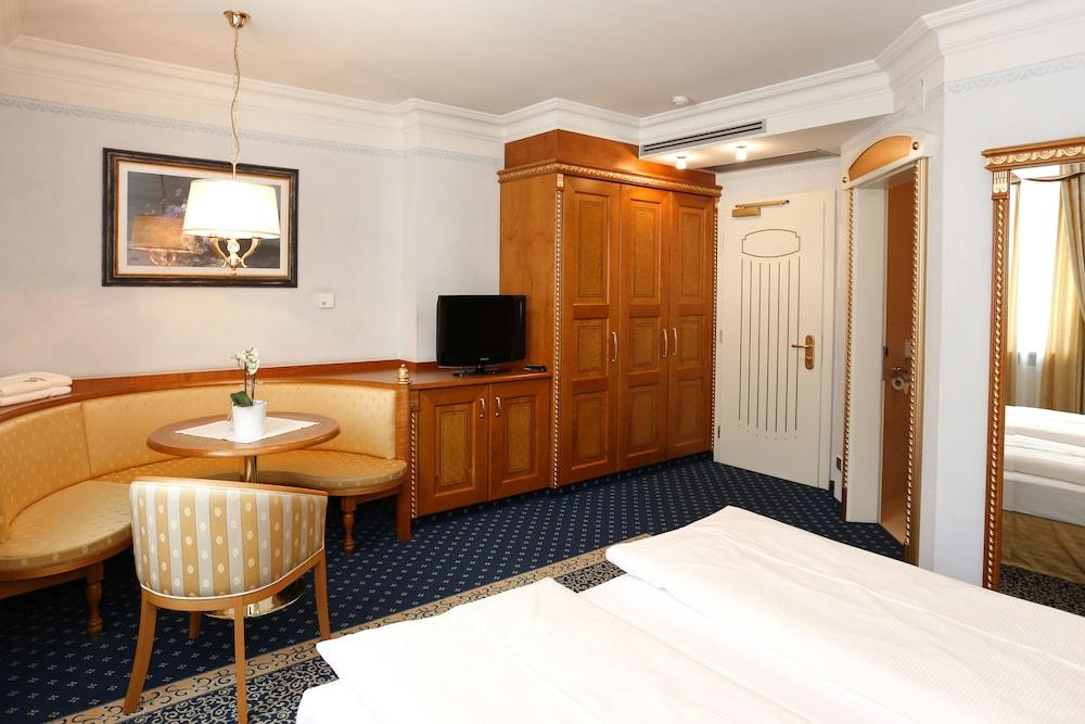 Cityhotel Goldener Adler B&B