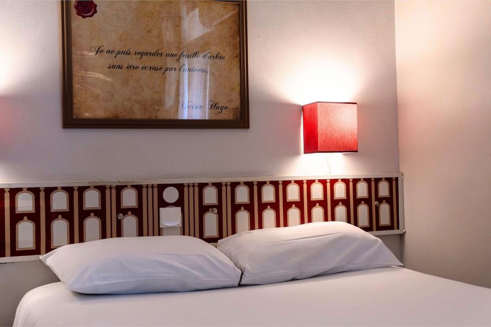 Ours Blanc - Place Victor Hugo