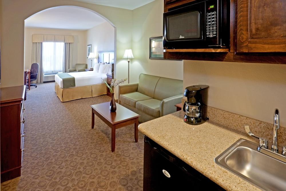 Holiday Inn Express & Suites Dallas Southwest-Cedar Hill by IHG