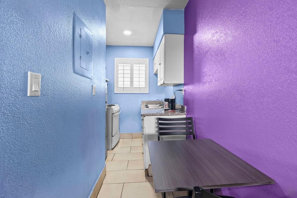 American Executive Inn