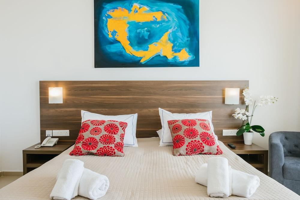 Theo Sunset Bay Hotel