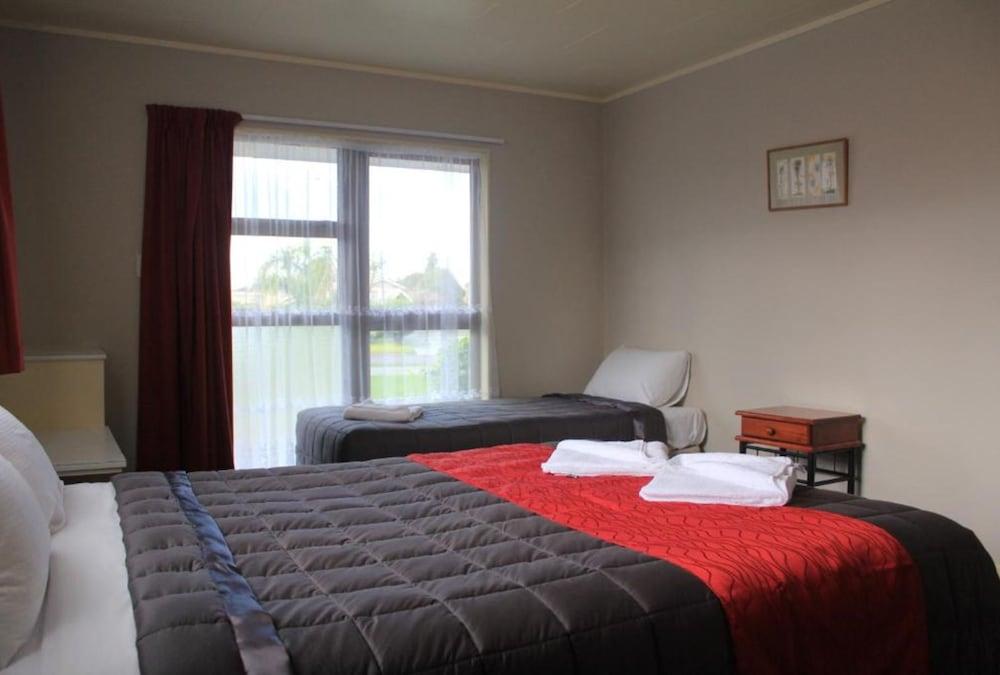 Coronation Court Motel