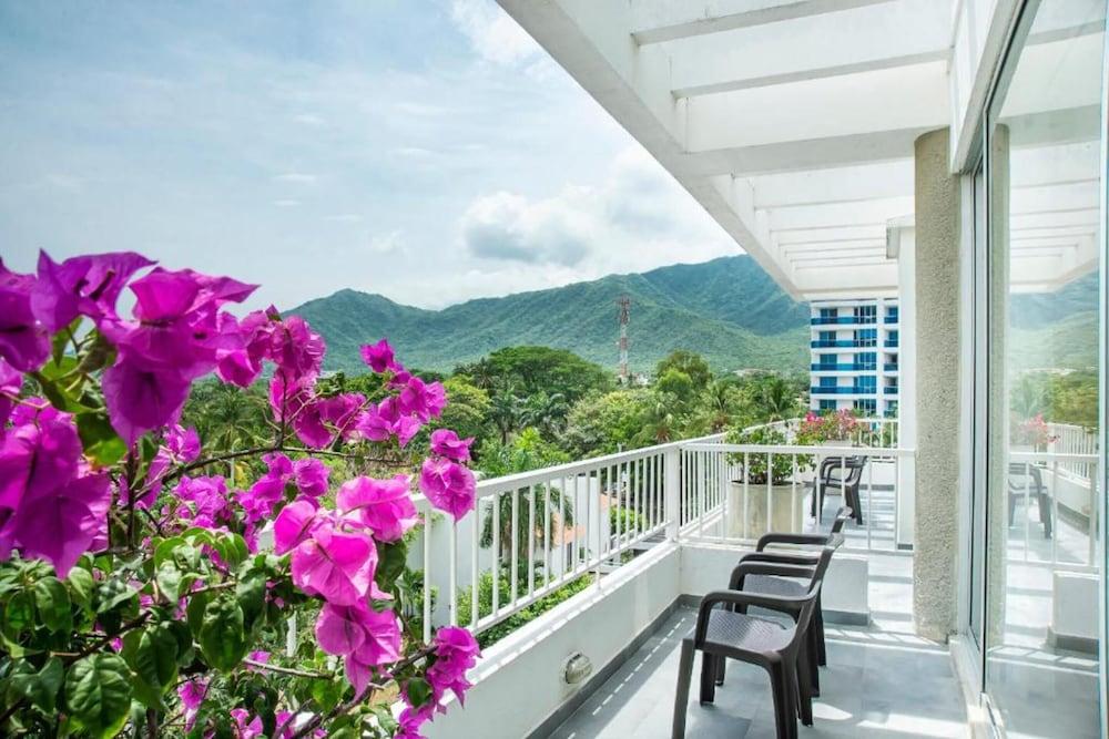 Santorini Hotel & Resort