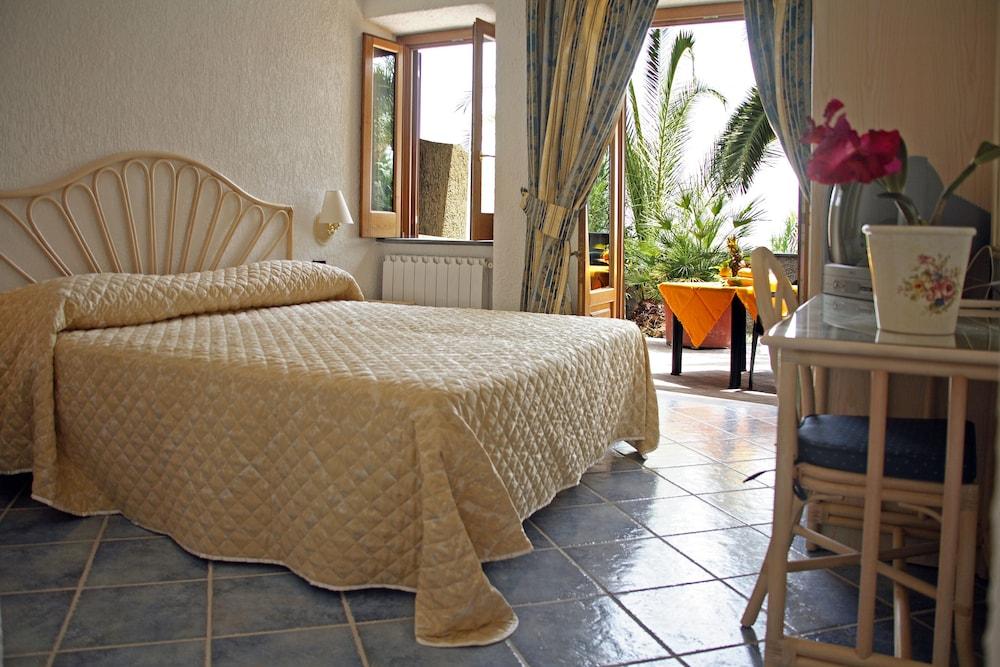 Punta Chiarito Resort