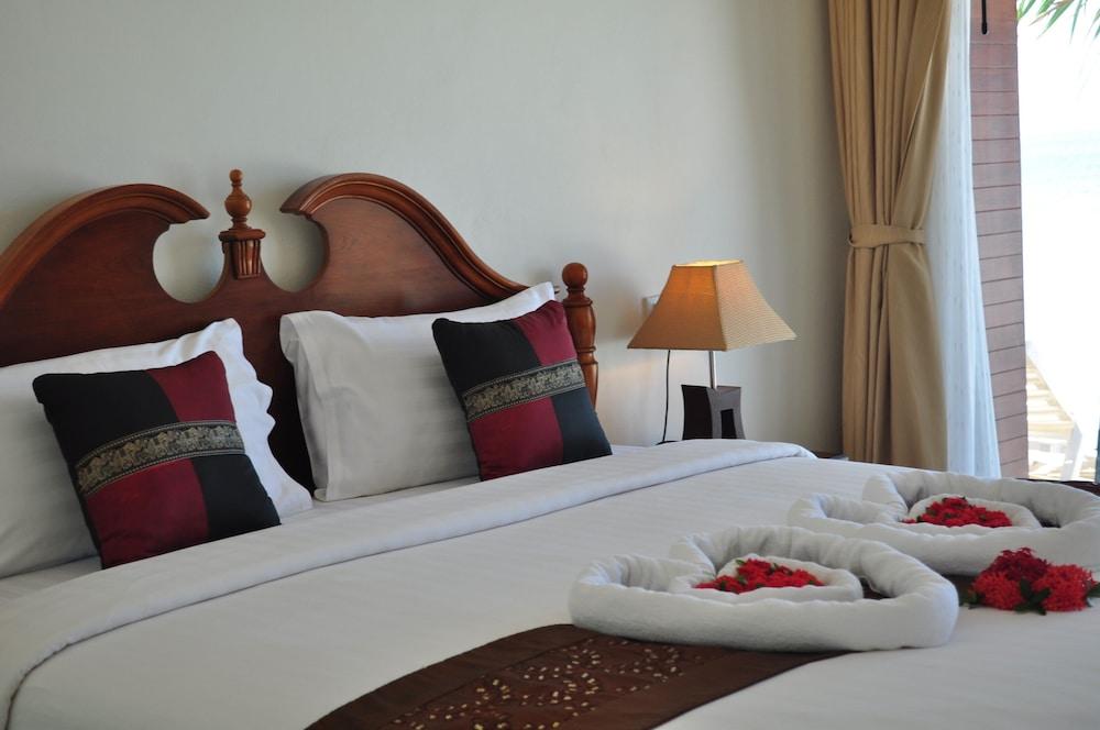 Lanta Seafront Resort